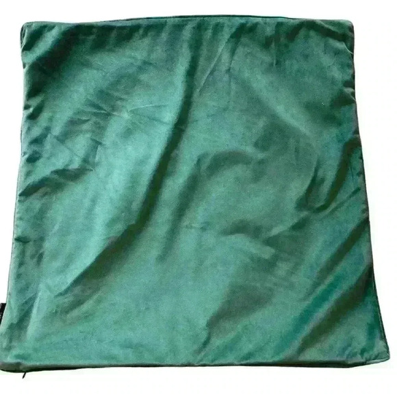 NWOT pillow covers green 24 by 24 inches - Picture 3 of 3